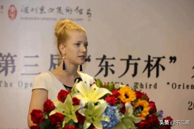 俄罗斯美女学习中国书法，获一等奖，楷书不比书法家差-好字无忧